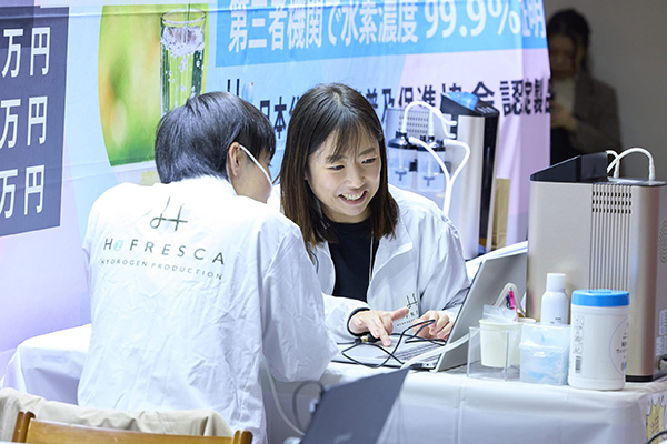 美容展示の様子